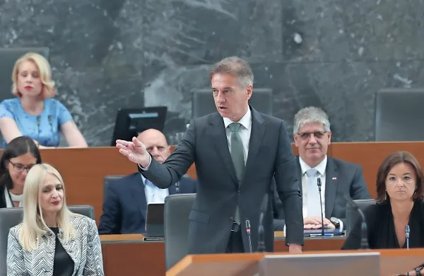 Se je Robert Golob prenaglil, ko je napovedal referendum o članstvu Slovenije v Natu?    Foto; ROBERT BALEN