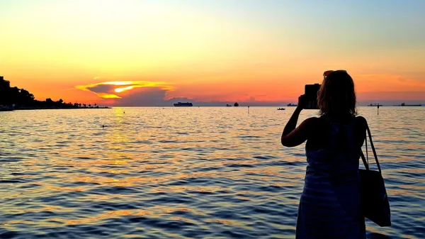 Morje je še vedno toplo. V Kopru so včeraj popoldne izmerili 26,2 stopinje Celzija.