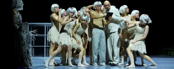 Boris Benko iz dua   Silence je človeštvu kritično napovedal ... no, naj ostane za ponovitve, ki bodo  na drugih prizoriščih. 