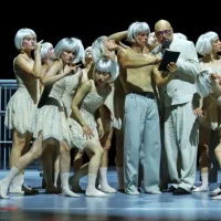 Boris Benko iz dua   Silence je človeštvu kritično napovedal ... no, naj ostane za ponovitve, ki bodo  na drugih prizoriščih. 