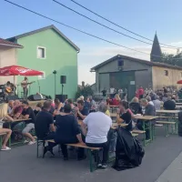 Praznik vina in česna v Novi vasi: kdor prej pride, prej okuša