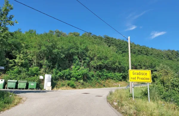  Medobčinski redarji Gradišče nad Prvačino obiščejo, če dobijo 
prijavo o nepravilnem parkiranju, in kaznujejo tudi udeležence 
pogreba. 