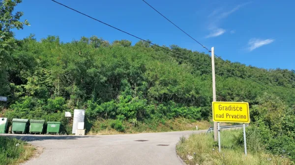  Medobčinski redarji Gradišče nad Prvačino obiščejo, če dobijo 
prijavo o nepravilnem parkiranju, in kaznujejo tudi udeležence 
pogreba. 