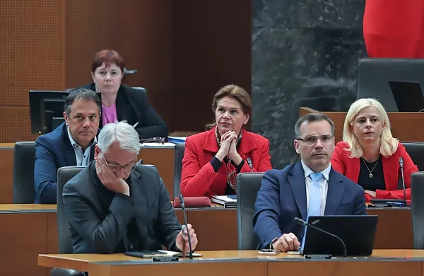 Predlog o umiku bodo poslanci po pričakovanjih obravnavali še ta 
teden.