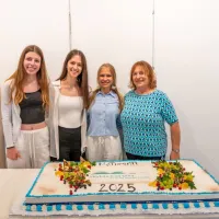 Na Srednji &scaron;oli Izola sta letos diamantni maturantki na poklicni maturi  (z leve) Ma&scaron;a Kovačič &Scaron;tefančič in  Nikolina Gvozdić  (program pred&scaron;olska vzgoja),  zlata maturantka pa je gastronomsko turistična tehnica Varvara Kuzmina; ob njih je  ravnateljica Adelija Perne.