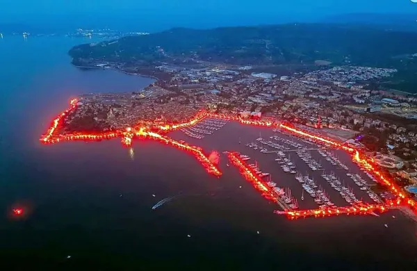 Tako je zažarela Izola pred petimi leti - ob 30. obletnici izolske navijaške skupine Ribari. 