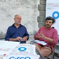 Za festivalom Glasbe sveta stojita Tadej Stolič (desno) s KUD Morgan in  Pierluigi Pintar z dru&scaron;tvom Circolo Controtempo  