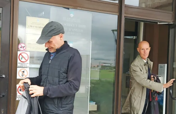 Pritožbe na višje  sodišče  niso  prinesle  preobrata za nekdanjega 
rektorja  Univerze na Primorskem  Dragana Marušiča  (desno  odvetnik  Velimir  Cugmas).