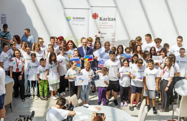 Skoraj 50 otrok s pomočjo Slovenije in Slovenske karitas letuje v 
Strunjanu.