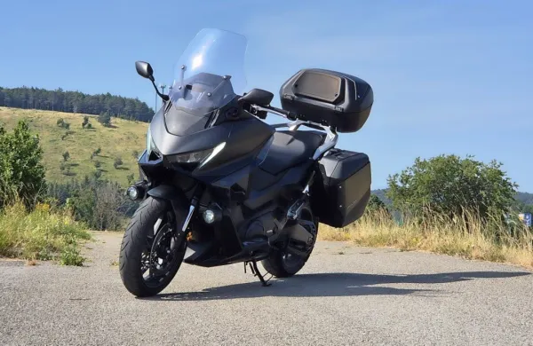 Honda NSS750 forza predstavlja vrh ponudbe maksi skuterjev pri tej znamki, zato ta išče kupce, ki letno prevozijo več tisoč kilometrov na dveh kolesih.