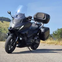 Honda NSS750 forza predstavlja vrh ponudbe maksi skuterjev pri tej znamki, zato ta išče kupce, ki letno prevozijo več tisoč kilometrov na dveh kolesih.