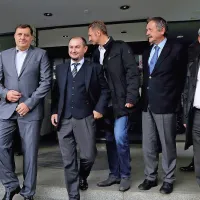 Ob obisku v Kopru je Milorada Dodika (drugi z leve) spremljala 
“močna” delegacija: Ob Gašparju Gašparju Mišiču (v ospredju) še 
dr. Dragan Marušič (skrajno levo), tedanji koprski župan Boris 
Popovič in Tomaž Može (Primorska gospodarska zbornica).
