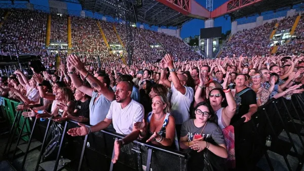 Med obiskovalci koncerta  je bilo veliko slovenskih oboževalcev 
nekdanjega člana skupine Take that.