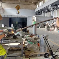 Štipendista Alpacema Cementa pri opravljanju prakse v oddelku 
Strojno vzdrževanje: popravilo polnilca rinfuze cementa