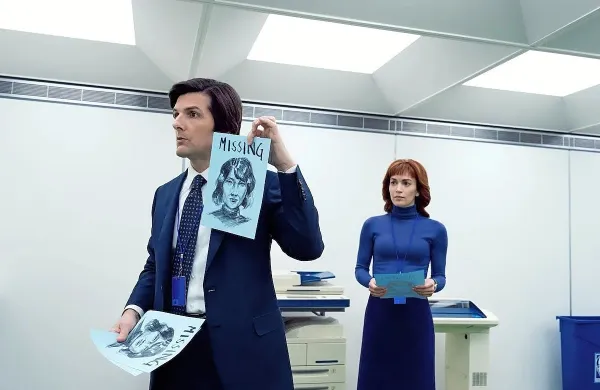 Tako Adam Scott kot Britt Lower iz serije Razcepitev se potegujeta 
za emmyja za najboljšo glavno moško in žensko vlogo v dramski 
miniseriji.