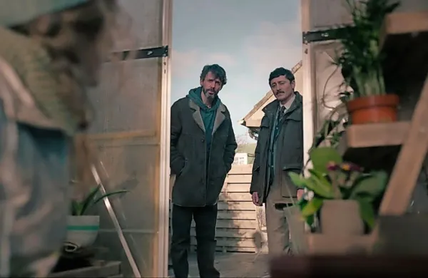 Novi zelo posrečeni igralski detektivski tandem Matthew Goode 
(levo) in Aleksej Manvelov v Netflixovi uspešnici Oddelek Q