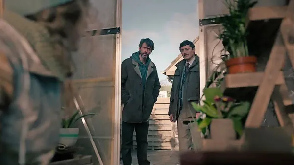 Novi zelo posrečeni igralski detektivski tandem Matthew Goode 
(levo) in Aleksej Manvelov v Netflixovi uspešnici Oddelek Q