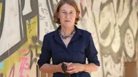 “Treba pa je narediti vse, da se ranjene, poškodovane, travmatizirane, umaknjene, prestrašene, žalostne otroke pravočasno 
opazi in se jim pomaga, da se ne znajdejo v stiski, ki bi naraščala 
do poškodovanja sebe ali drugih,” poudarja dr. Vesna Švab.