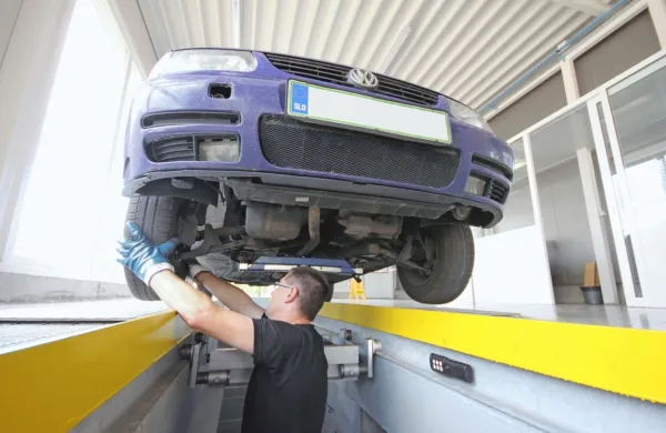 Po tehničnem pregledu v delavnici ABC v Kromberku se je motorist 
nenadoma zgrudil (fotografija je simbolična).
