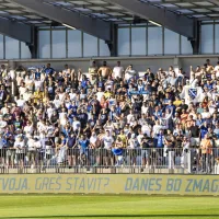 Tribune Bonifike so bile nabito polne,  v večini so bili navijači 
gostov.