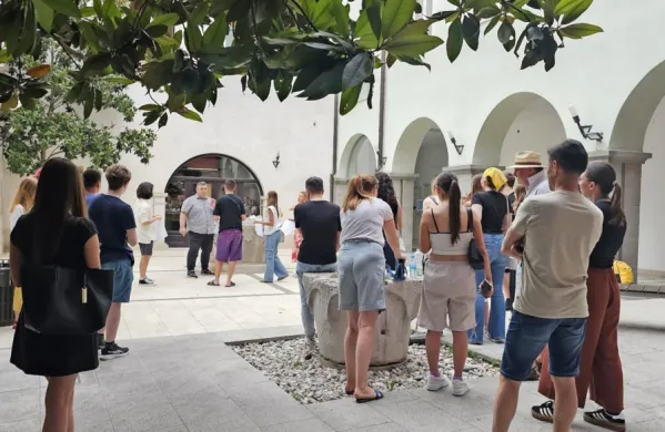 Del tečaja je potekal tudi v preddverju FHŠ. 