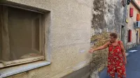 Sofija Vončina iz Kort ima okno spalnice prav na ulico, zato jo marsikdaj 
zbudi močen zvok, saj vozila podrsajo fasado, ko se prebijajo čez ožino.