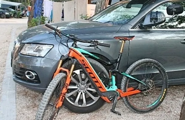 Moški iz  Krškega  je  iz  dveh  istrskih  kampov ukradel  dvanajst  
električnih koles,  vrednih  skupaj 70.000  evrov.  