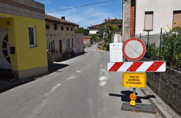 Prva cestna zapora na Gradišču je iz smeri središča proti Oševljeku. Ob napredovanju del se bodo zapore selile po različnih 
predelih vasi.