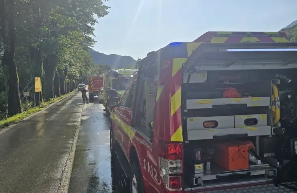 Tolminski policisti so včeraj okoli 17.20 obravnavali prometno 
nesrečo, ki se je zgodila na cestu Robič-Kobarid.