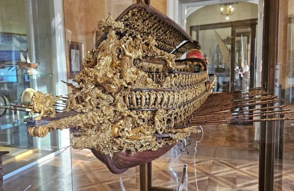 Model bucintora  krasi piano nobile palače Gabrielli.