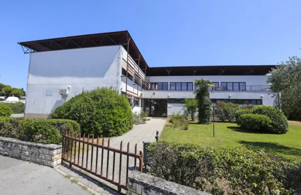 Vlada je v načrt razvojnih programov za obdobje 2025-2028 
uvrstila dozidavo Srednje šole Pietro Coppo Izola.