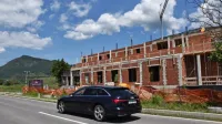 Hotel Lijak je zrasel do prvega nadstropja.