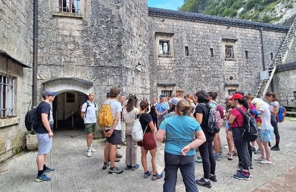Poletna šola Bovec na ekskurziji v Klužah