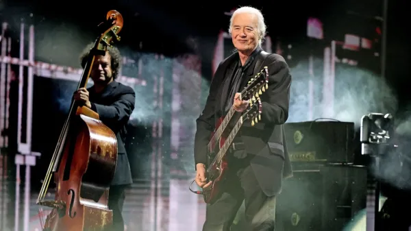 Jimmy Page (desno) je bil eden od ustanoviteljev britanske rock 
skupine Led Zeppelin. 