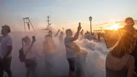 Najbrž ga ni bilo junaka, ki v petek zvečer ne bi v roke vzel svojega telefona in z njim ovekovečil zadimljene Izole.  