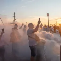 Najbrž ga ni bilo junaka, ki v petek zvečer ne bi v roke vzel svojega telefona in z njim ovekovečil zadimljene Izole.  