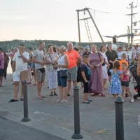 Napovedan spektakel je vse od Lonke do Svetilnika privabil številne radovedneže.
