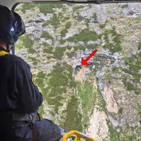 Avstrijski planinec je zgre&scaron;il pot in za&scaron;el v neprehoden teren, opazili so ga zadnji hip