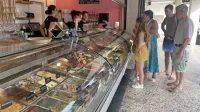 V Sladoledarni na koprski tržnici gostje lahko izbirajo med skoraj 
60 različnimi okusi.