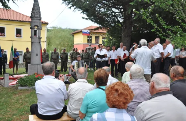 Slovesnost ob obletnici postavitve spomenika padlim.