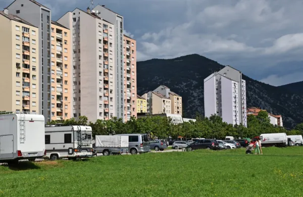 Urejeno odvajanje voda bo omogočilo varno stanovanjsko gradnjo 
na travniku med Kidričevo ulico in Ulico  Gradnikovih brigad.