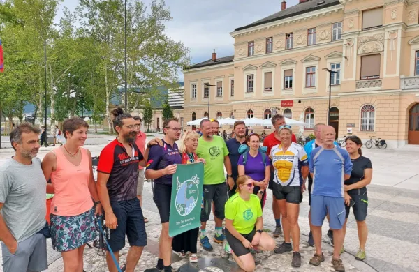 Na Primorskem so opozorila o nujnosti ukrepanja proti podnebnim spremembam kolesarji prenesli od Postojne do Nove 
Gorice, kjer so štafeto predali kolegom iz sosednje Italije. 