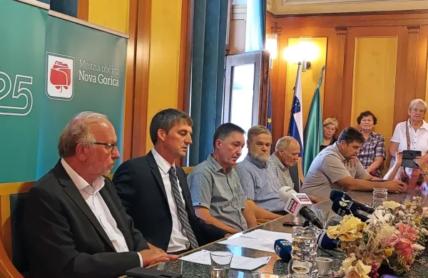 Z današnje novinarske konference