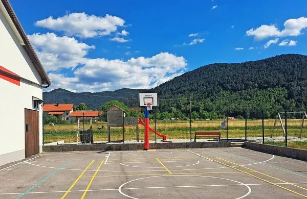 Knežak, Korinice: fitnes na prostem in prenovljeno igri&scaron;če