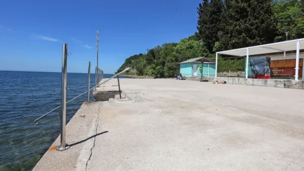 Na plaži Študent bo občina popravila ploščad, dostop do ploščadi 
ter uredila sanitarije. 