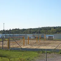 Ob Športnem parku Sv. Katarina bo občina v senci dreves uredila 
otroško igrišče z igrali.