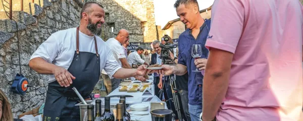 Barve svoje vasi Dol pri Vogljah in gostilne Ruj je zastopal kuharski 
mojster Peter Patajac.