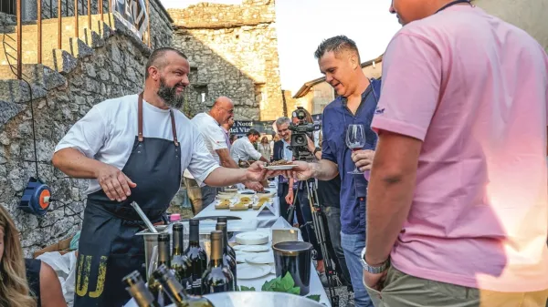 Barve svoje vasi Dol pri Vogljah in gostilne Ruj je zastopal kuharski 
mojster Peter Patajac.