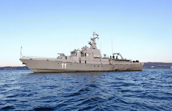 V Šibeniku ladji trenutno še vgrajujejo dodatne varnostne in 
obrambne sisteme.