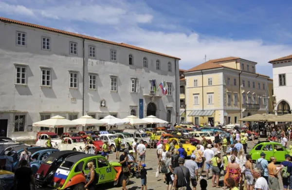 Spački so zasedli Titov trg (FOTO)